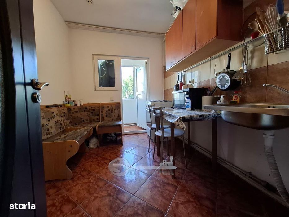 Nicolina 1, apartament 2 camere, decomandat, baie cu geam, 46 mp, se a