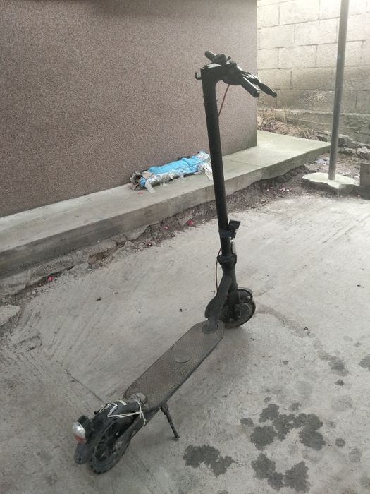 Vând 3 trotinete electrice  de piese