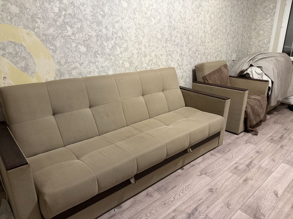 Диван с креслом и пуфиком