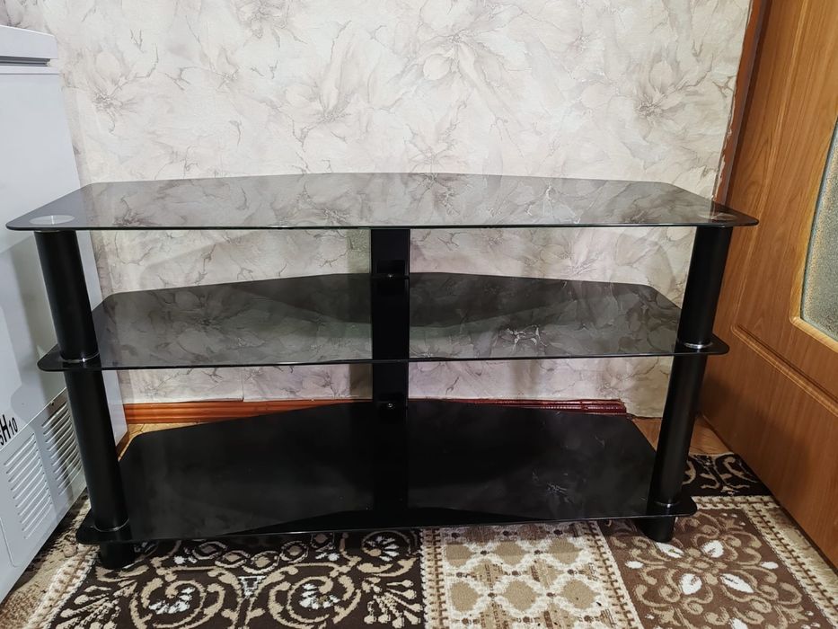 Продам тумбу под телевизор