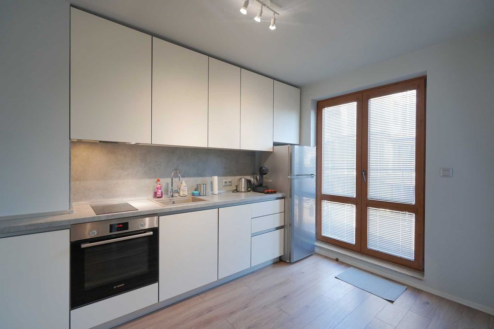 Дава се под наем Тристаен апартамент в Варна, Зимно кино Тракия - 134 кв.м за 999 € - Снимка #4