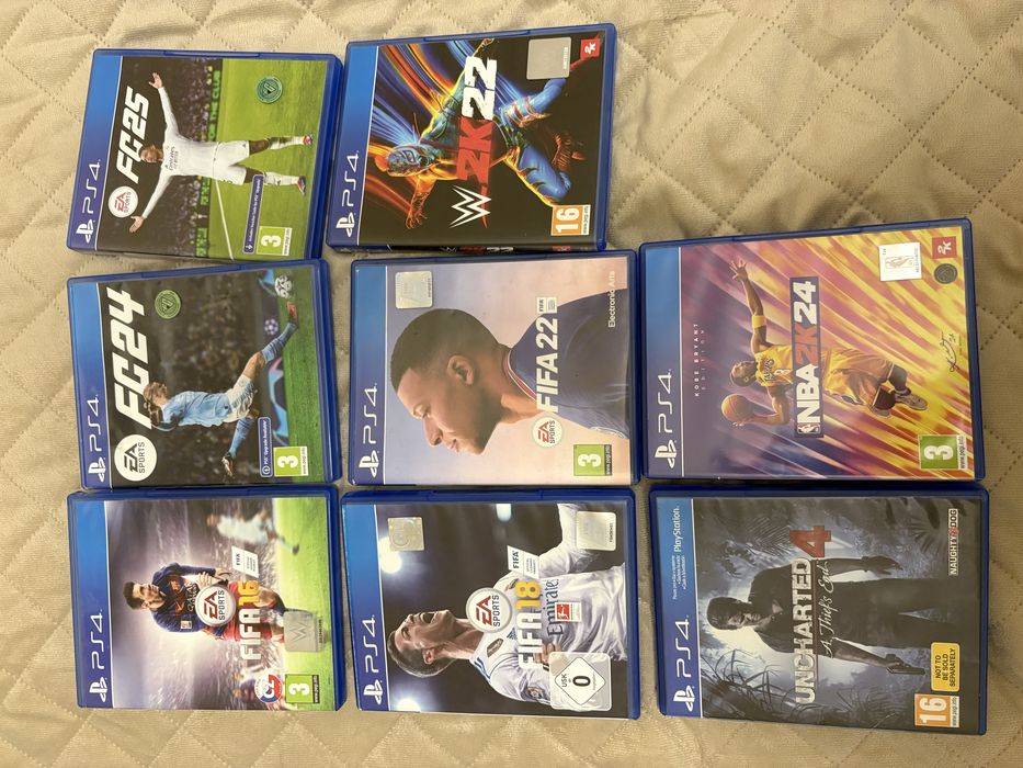 Плейстейшън 4+2 контролера и 8 игри