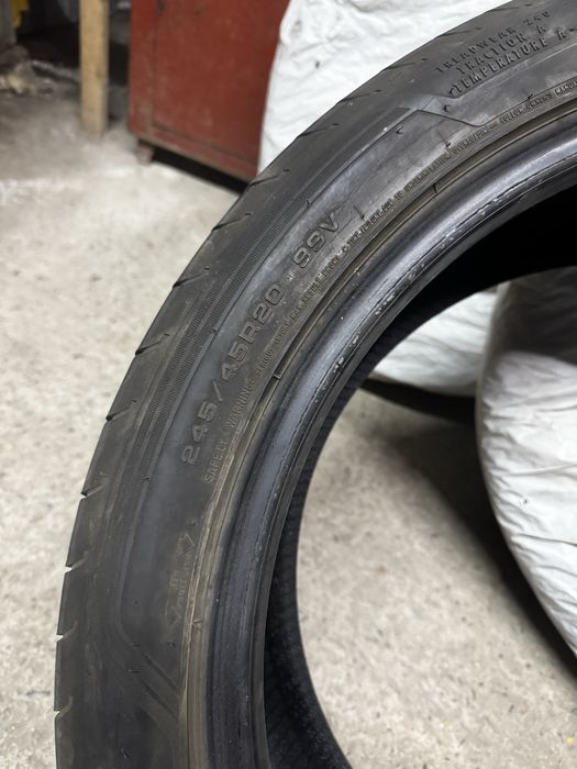 Продам б/у Шины 245/45/R20
