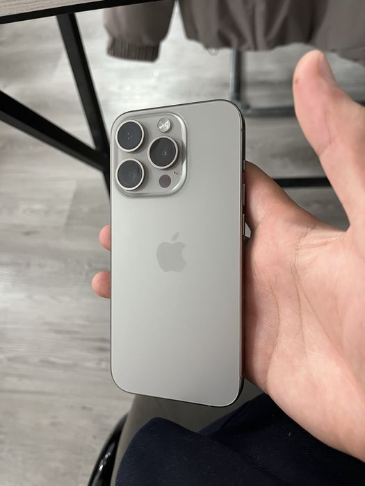 iPhone 15 pro natural