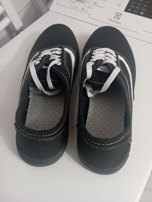 Vând Tenesi noi Nr 43