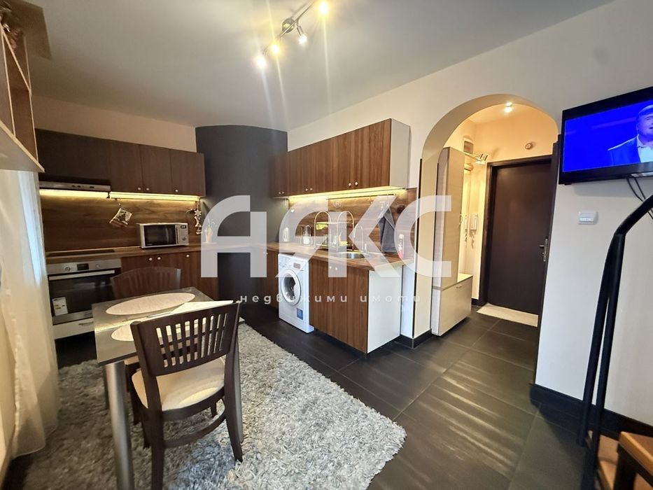 Дава се под наем Тристаен апартамент в София, Център - 74 кв.м за 698.19 € - Снимка #2