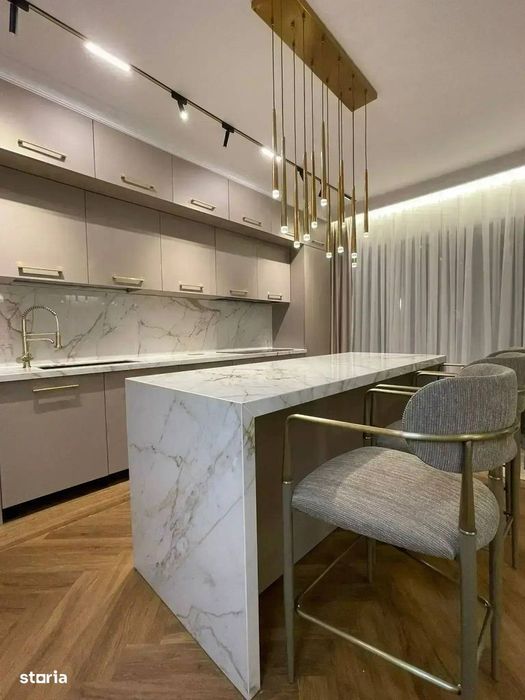 Vila Tip duplex 8 camere Super Oportunitate Lângă Școala Americană