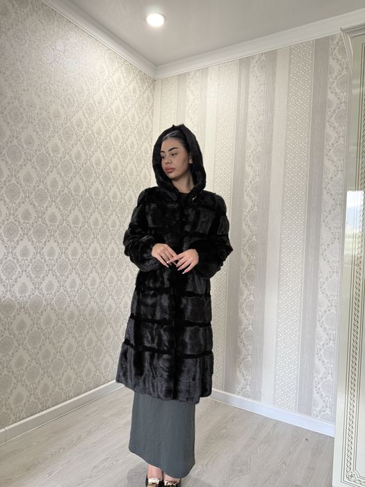 Шуба черный бриллиант с капюшоном