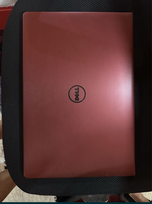 Лаптоп Dell (много запазен)