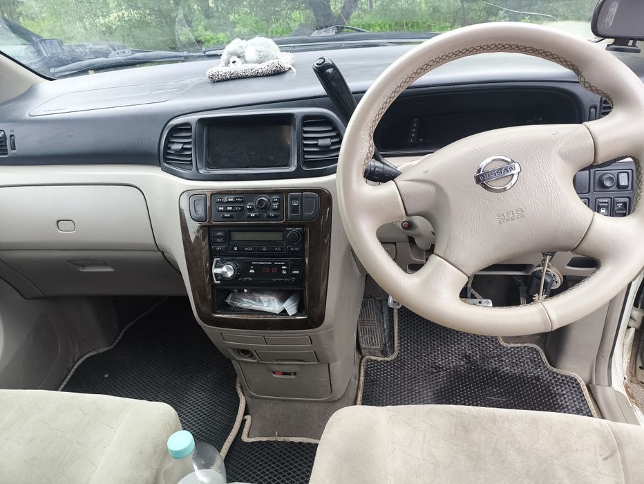 Nissan liberty 2001 года