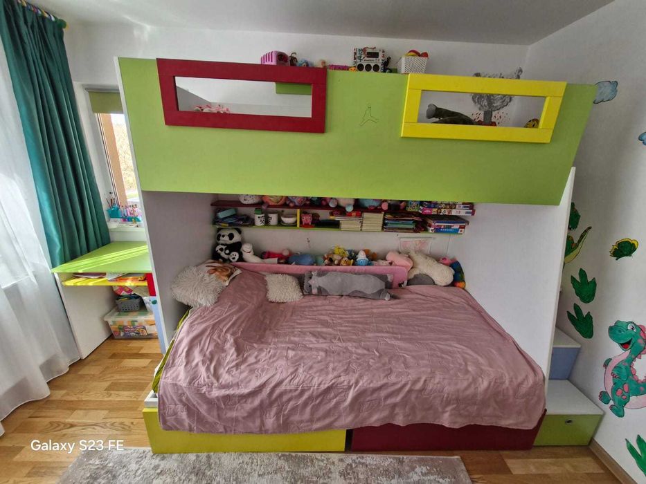 Pat  copii supraetajat