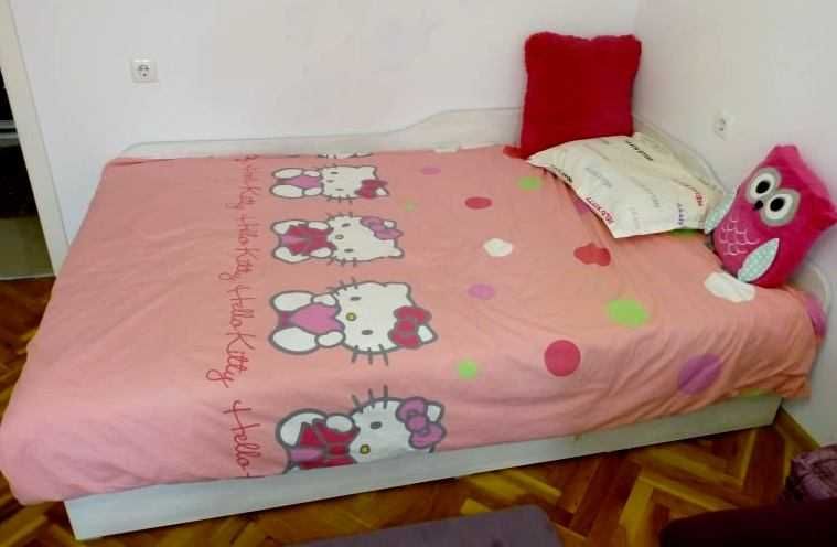 Продавам детско легло