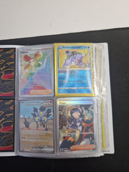 Colecție de cartonașe Pokemon