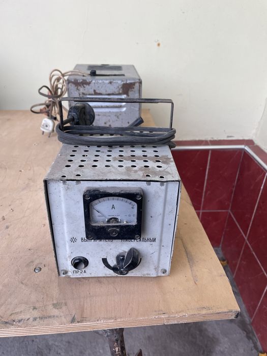 Зарядник 12 волт акумуляторга