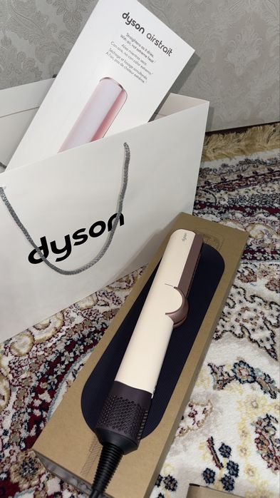 Dyson airstrait