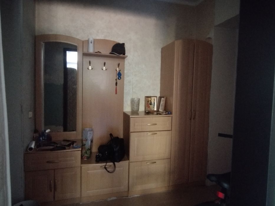 Продадим прихожую