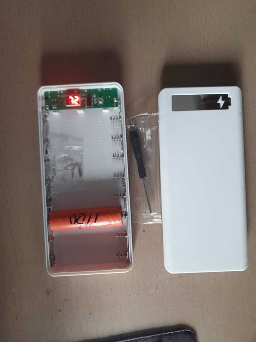 Power bank 4/6/8 acumulatori li io pentru incarcat telefoane, tablete