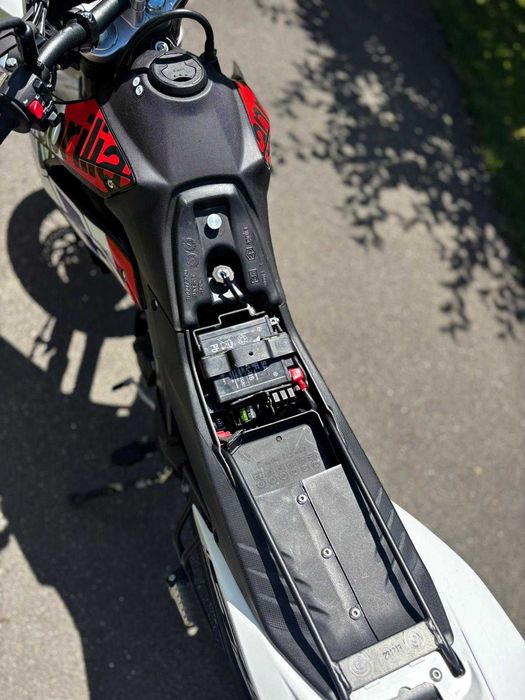 Aprilia XS 125( supermoto ) 2024