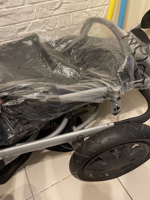 продается коляска quinny