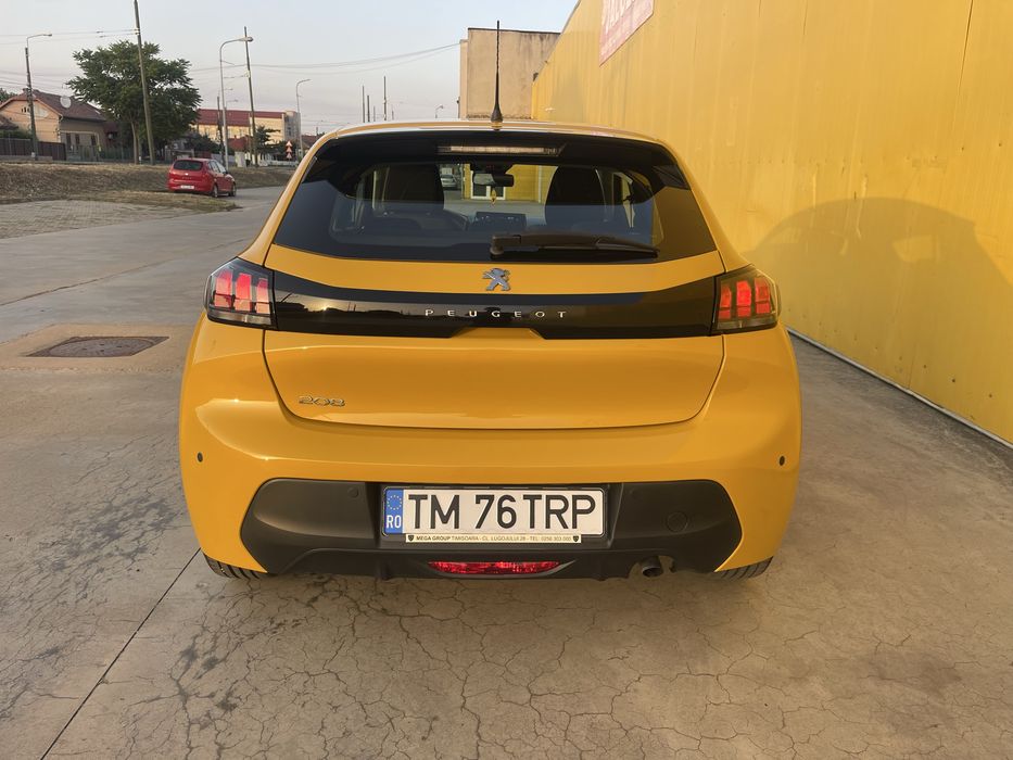 VAND SAU SCHIMB PEUGEOT 208 an 2023 luna 10 garantie pana la 2027 luna