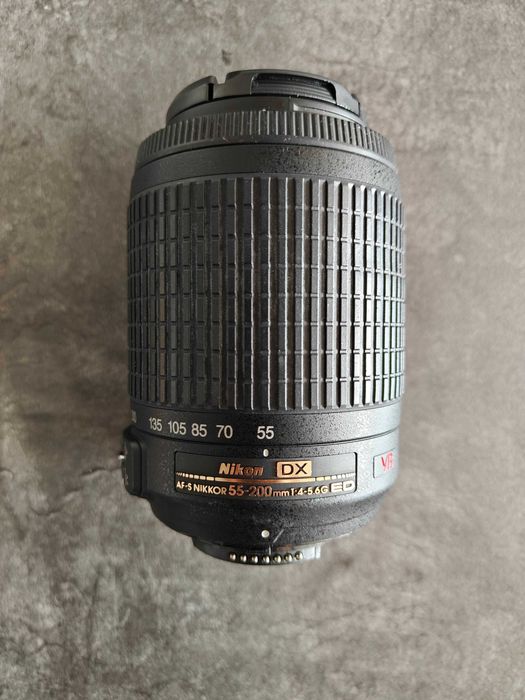 Nikon D3000 DSLR с два обектива (18-55mm и 55-200mm VR) + чанта, батерия и зарядно