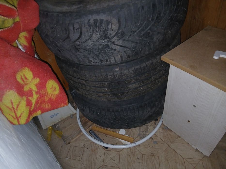 Продам резину ауди 80