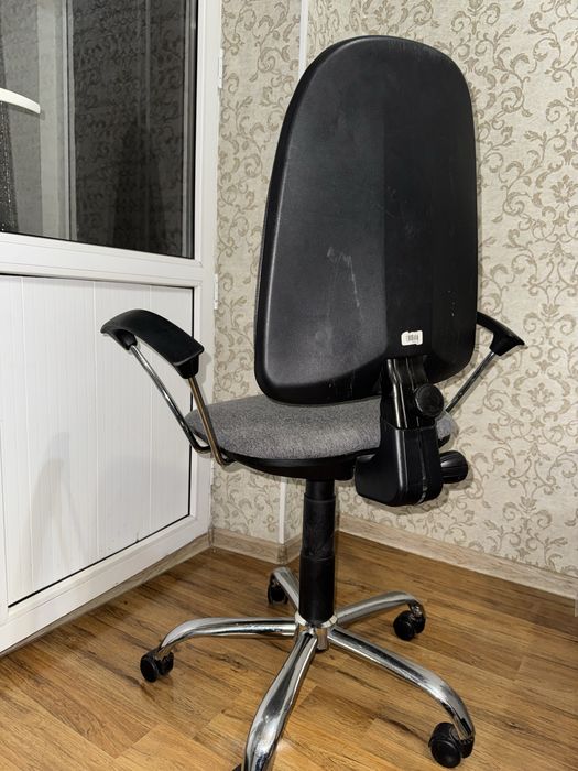 Офисное кресло или компьютерный