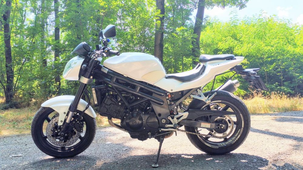 Hyosung GT650 Naked (nu Suzuki Yamaha Honda Kawasaki))