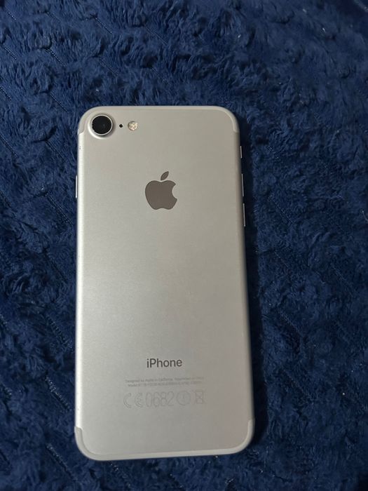 Vand iPhone 7 perfect functionabil
