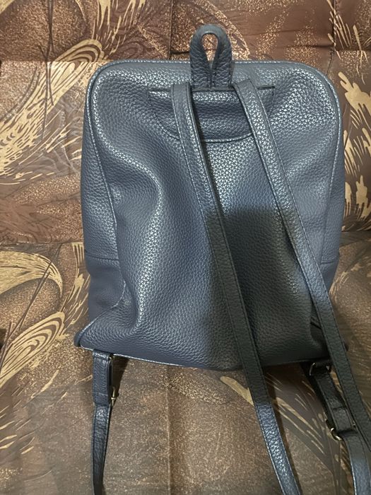 Тъмносиня раница кожа