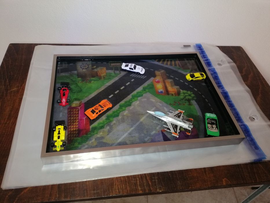 Tablou camera copilului cu masinute stabilizate in rasina epoxy