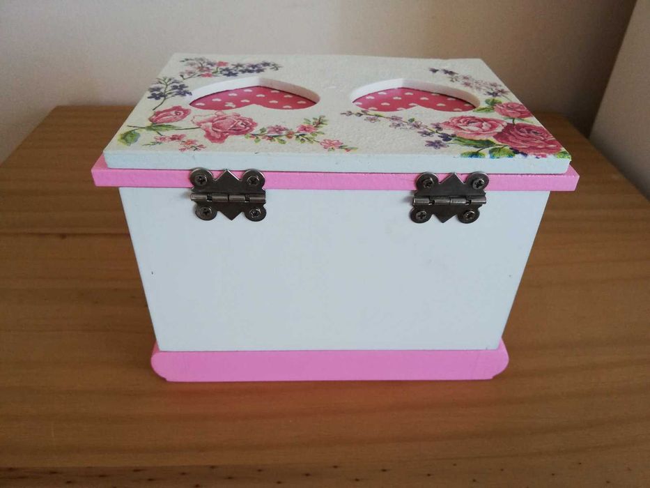 Мини тоалетка дървена с огледало и ръчна декорация