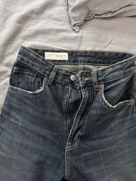 Дънки Zara, супер удобни и стилни. Носени са два пъти, имам 2 чифта.