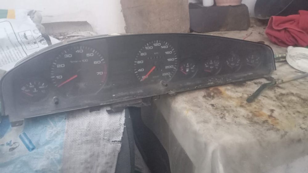 Продам приборную панель Ауди 100с3