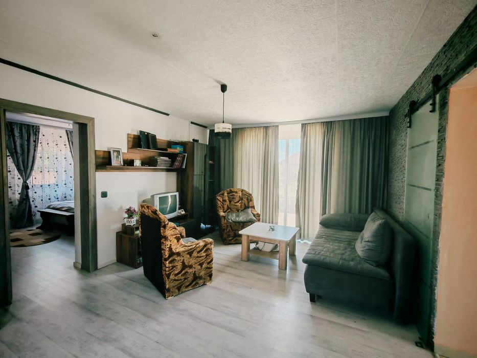 Vand casa in comuna bistret