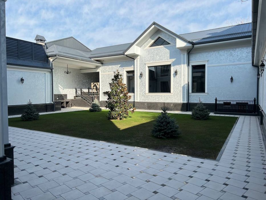 Продается шикарный дом в самом центре города