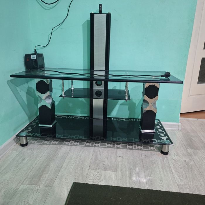 поставку для телевизора