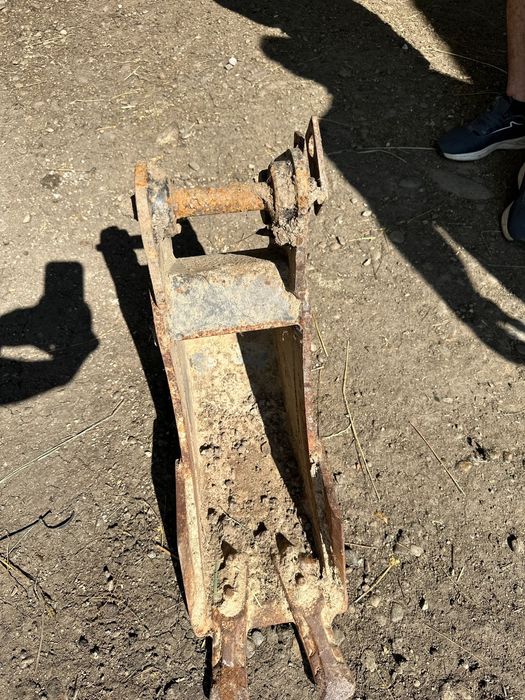 Șenilă S230x48x66 nouă și cupă de 20 cm