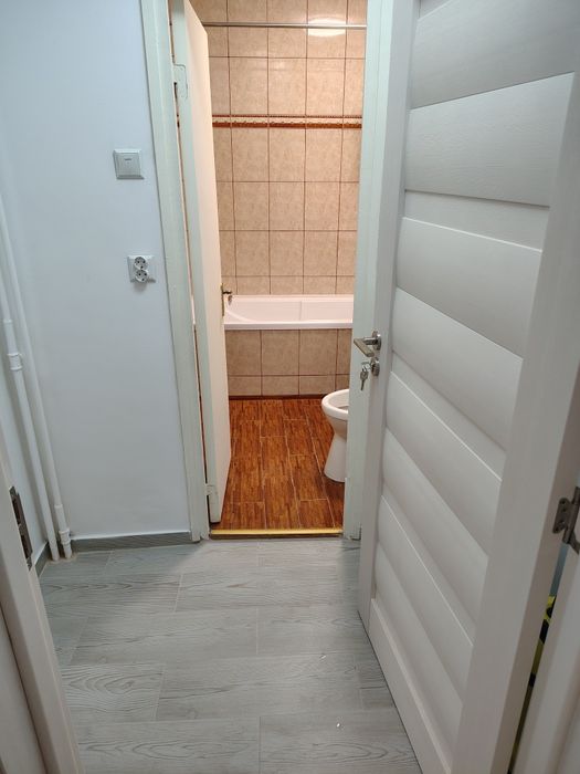 Apartament de 65 mp cu 2 camere și 2 balcoane, semidecomandat, etaj 3