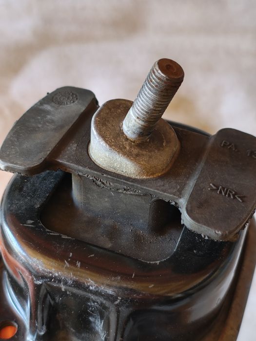 Tampon motor stanga BMW X5 f15 X6 f16 cod 6853103