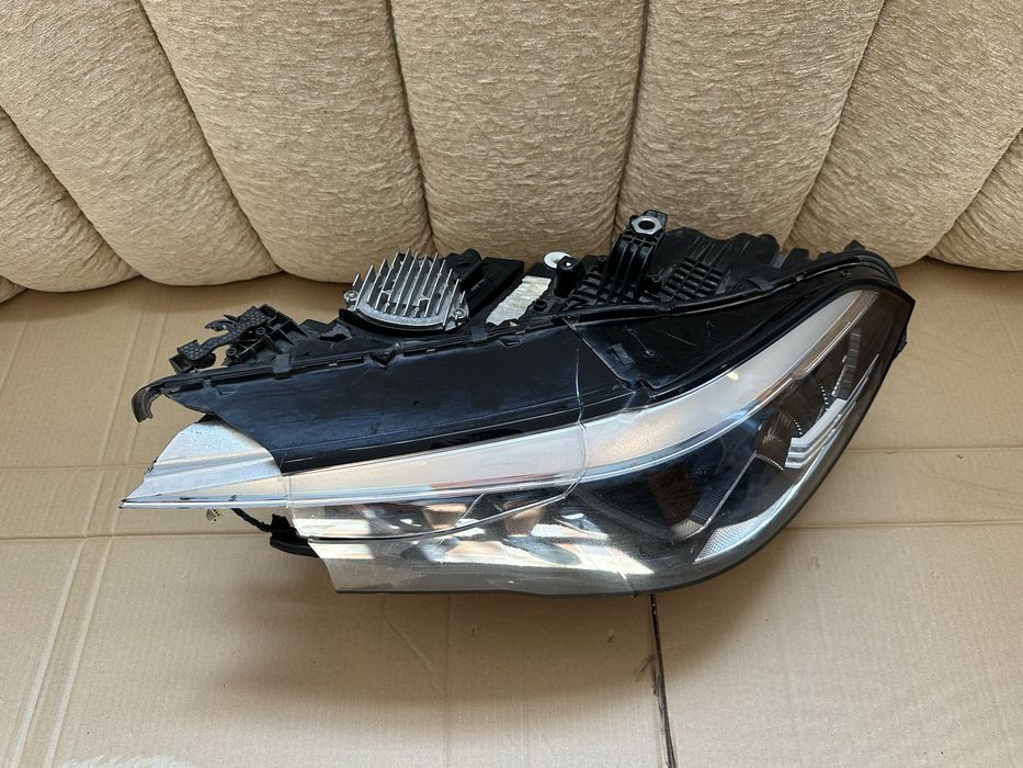 Far stanga BMW X5 G05, X6 G06 : Avariat / Spart