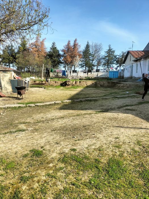 Uy sotiladi 12 sotixli.  Qibrayda