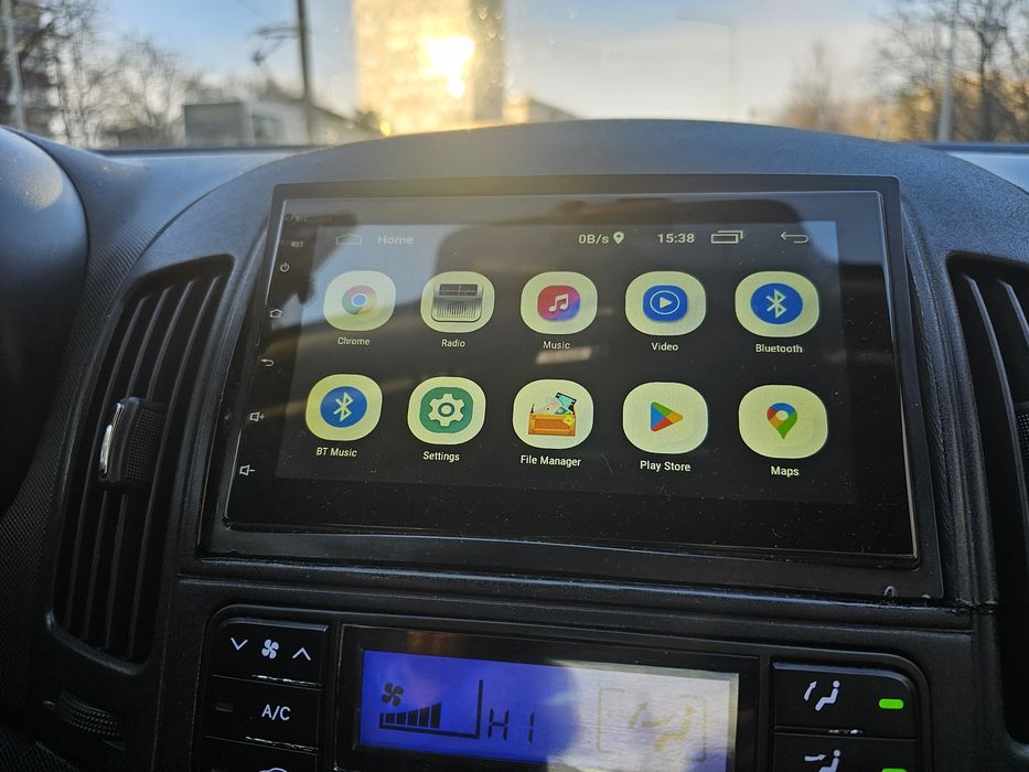 Navigație Android Hyundai i30 – 2GB RAM – YouTube, Waze, Bluetooth