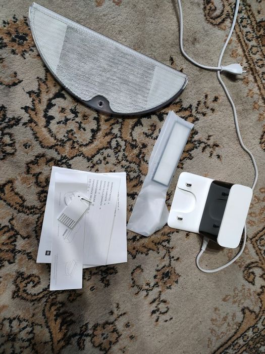 Продаётся робот пылесос Xiaomi Mi Robot Vacuum Mop
