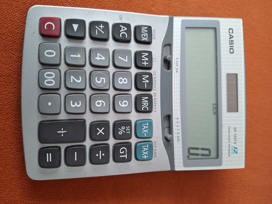 Calculator de birou Casio, alimentare Dual – Baterie + energie solara