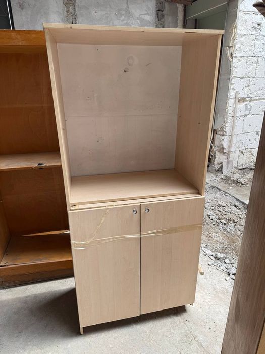 Shkaflar sotiladi kelishilgan narxda