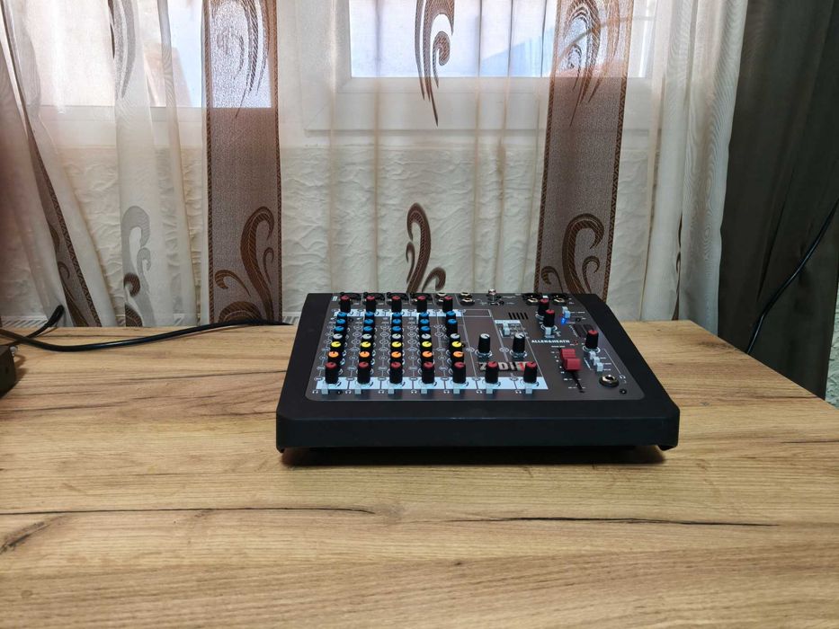 Mixer analogic Allen & Heath ZEDi-10 aproape nou