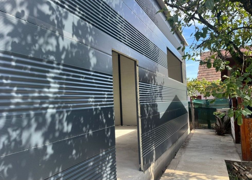 Vand si confectionez hale metalice