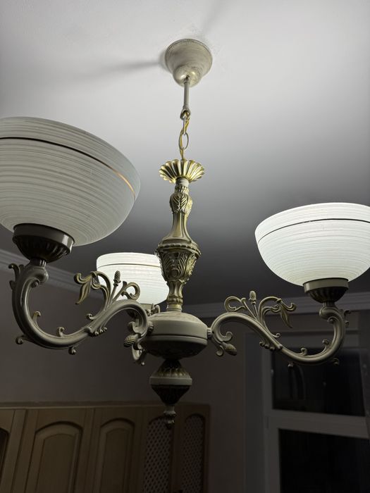 Продам люстры 2шт.