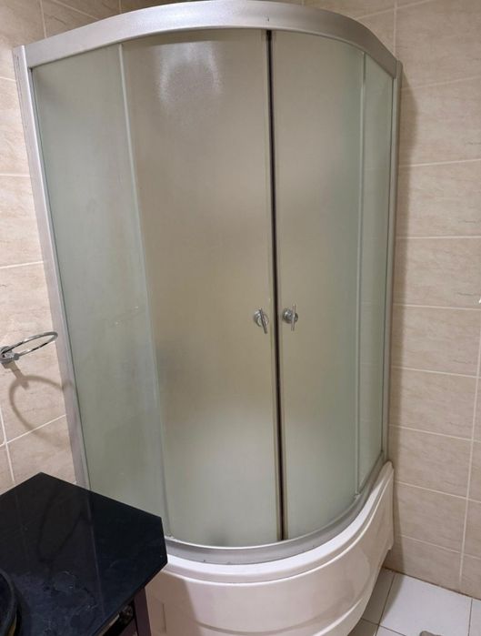 Душевая кабина угловая